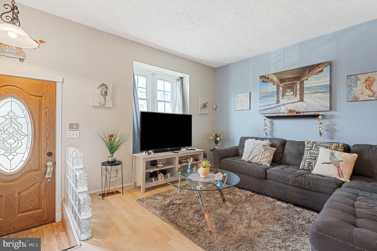 107 Highshire Ct - Photo 5 of 50