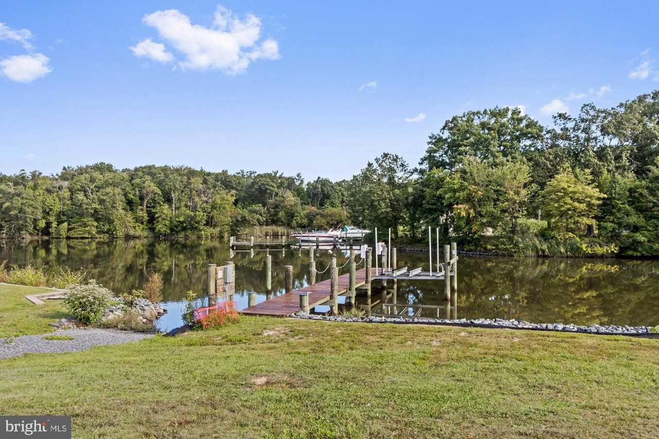 3622 Claires Ln - Photo 2 of 43