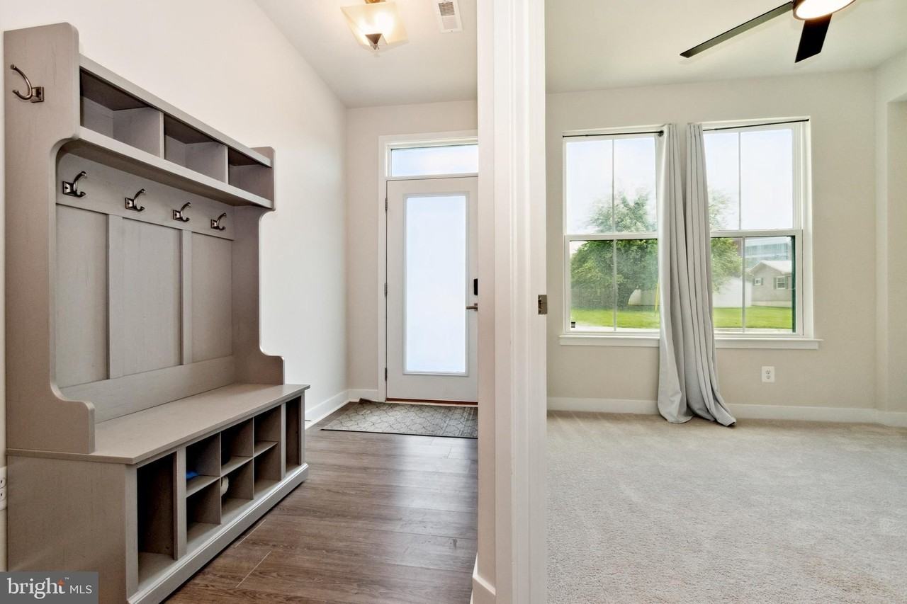 7107 Sollers Point Rd - Photo 3 of 25