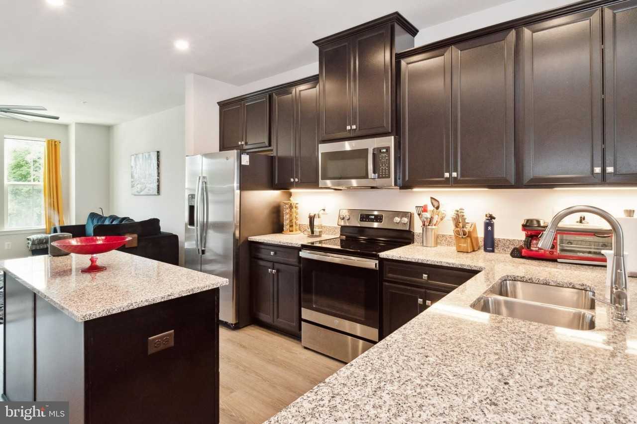 7107 Sollers Point Rd - Photo 7 of 25