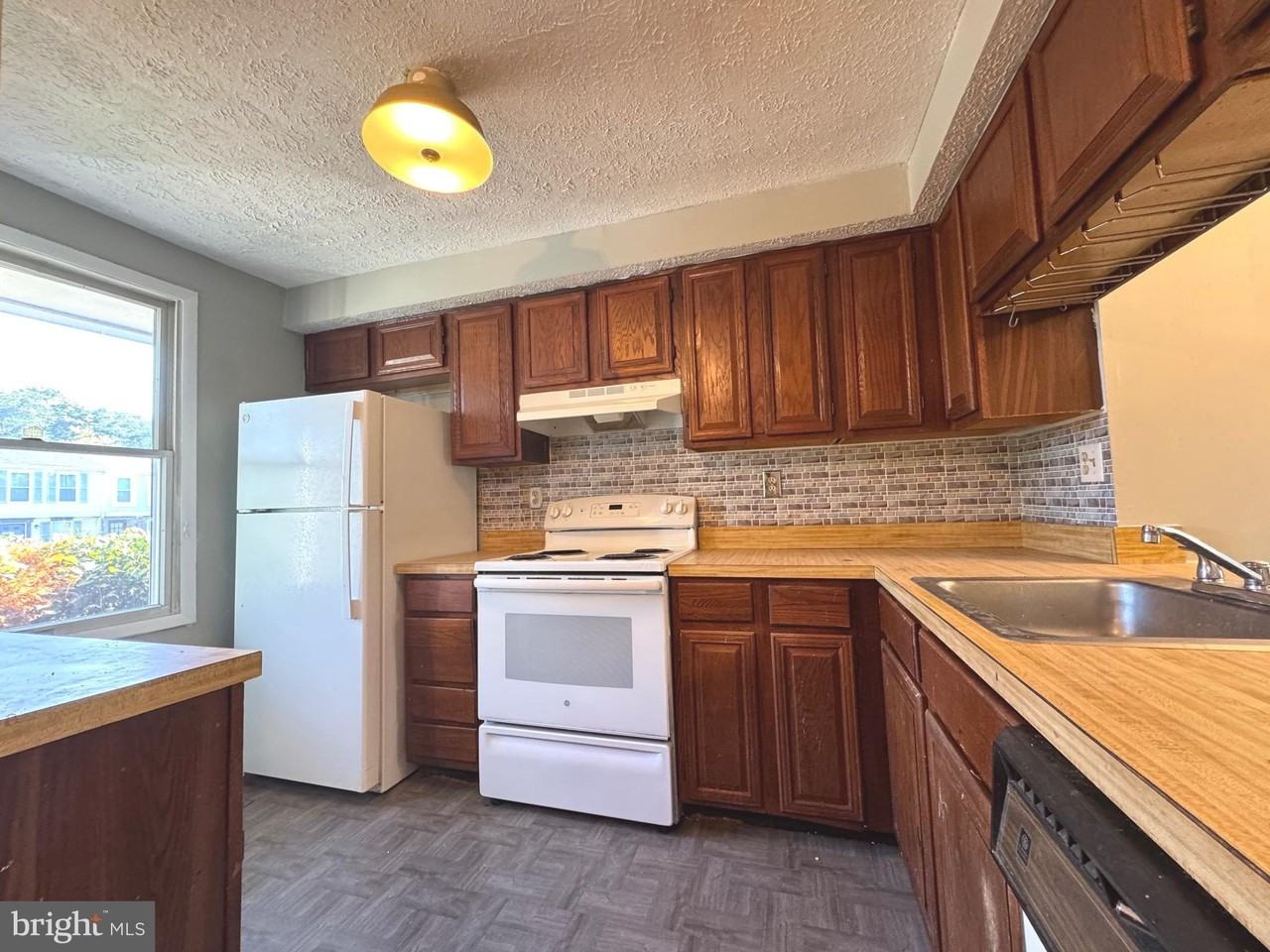 95 Stillwood Circle - Photo 3 of 21