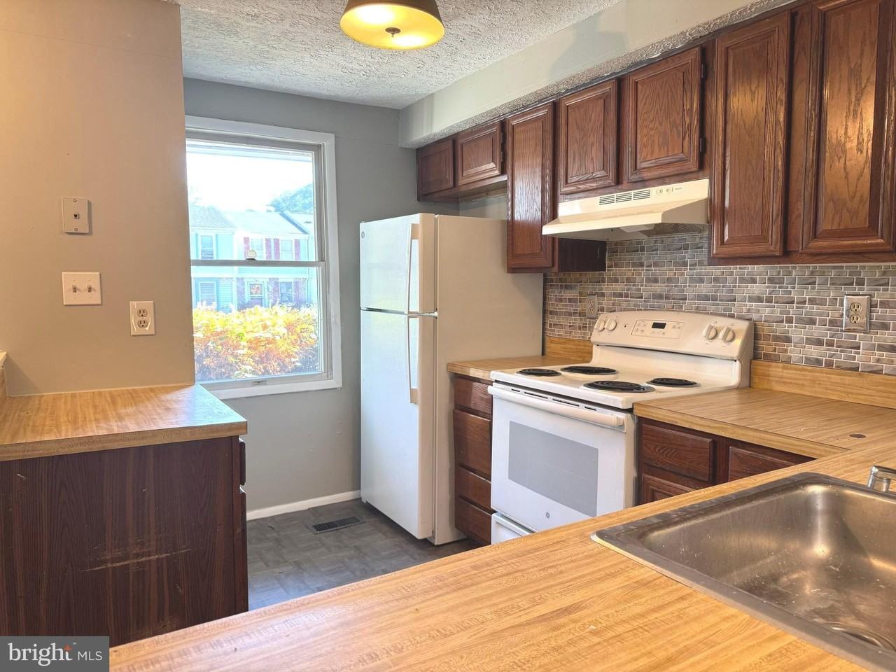 95 Stillwood Circle - Photo 4 of 21