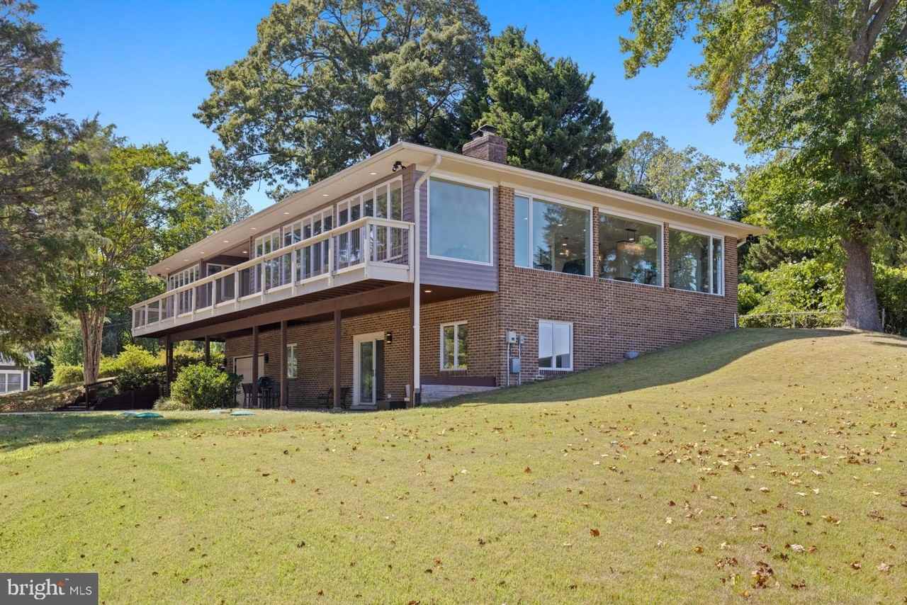 5510 Beach Street - Photo 5 of 50