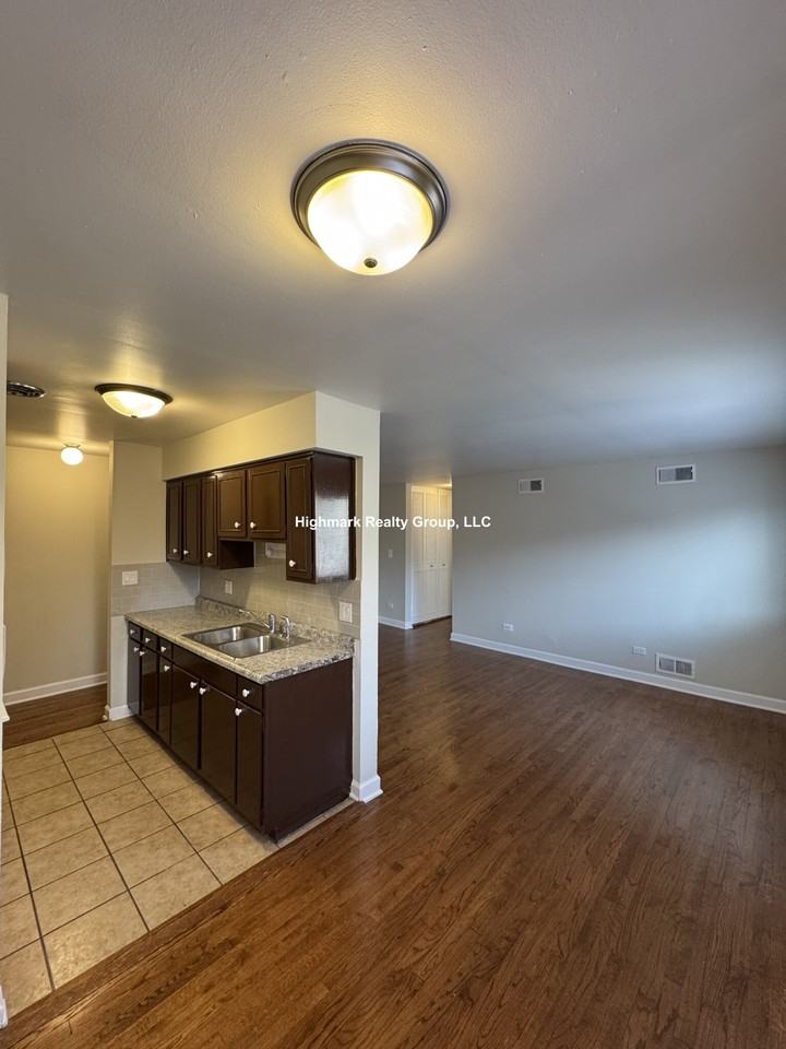 6011 N Winthrop Ave #501 - Photo 3 of 11