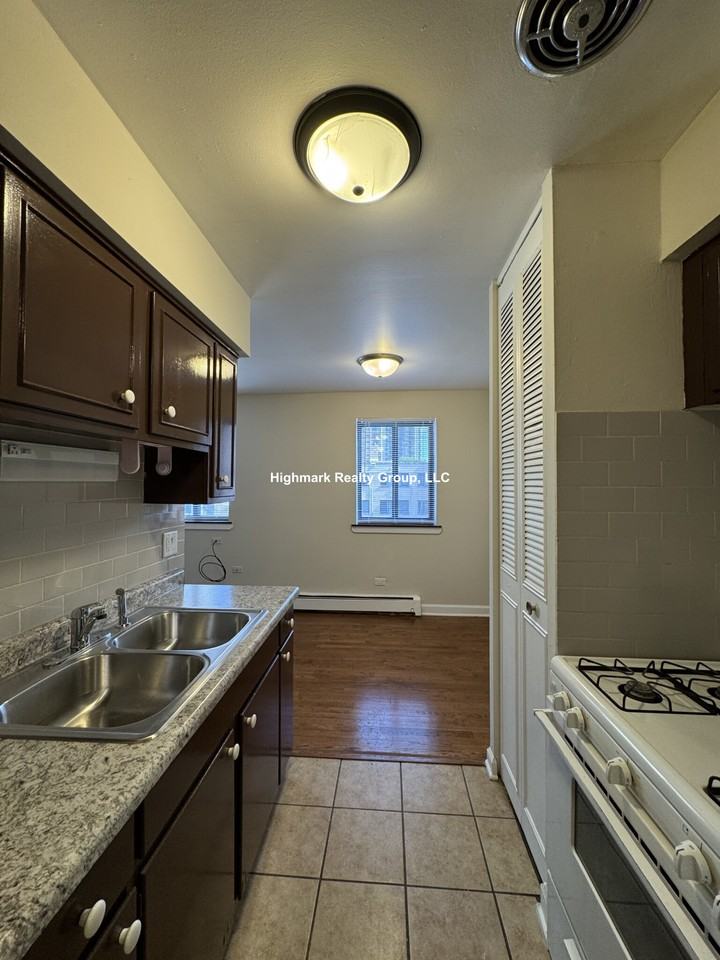 6011 N Winthrop Ave #501 - Photo 6 of 11