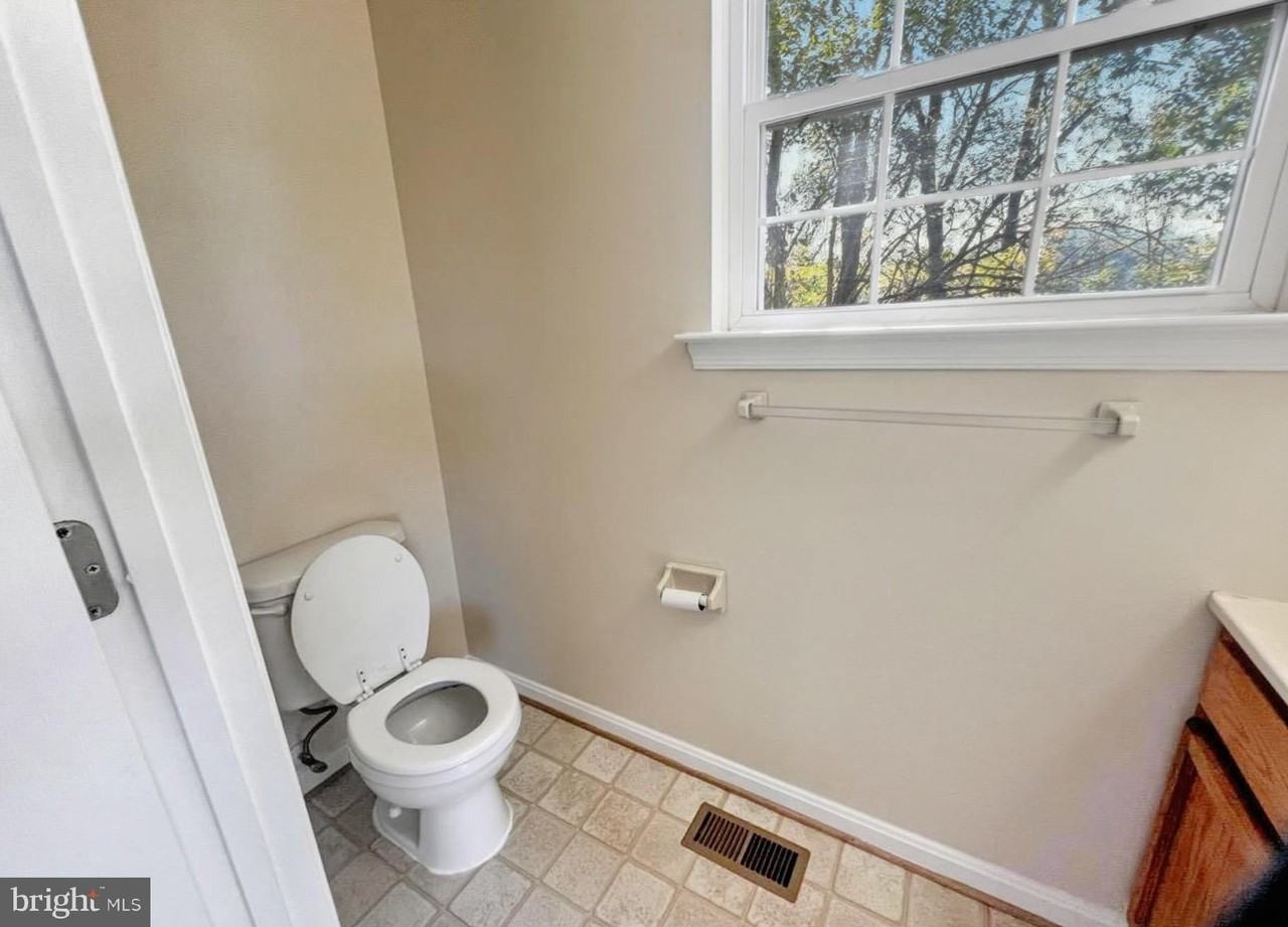 3615 Harbor Rd - Photo 6 of 24