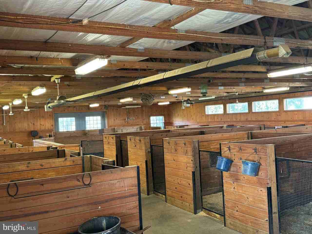 1089 Pond Neck Rd - Photo 7 of 34