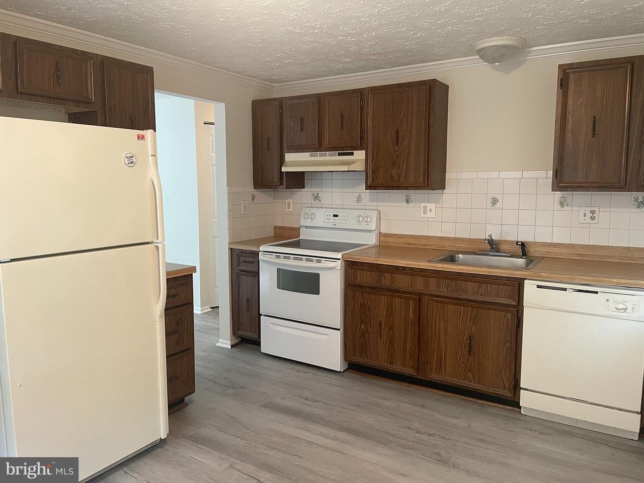 2409 York Ct - Photo 2 of 14