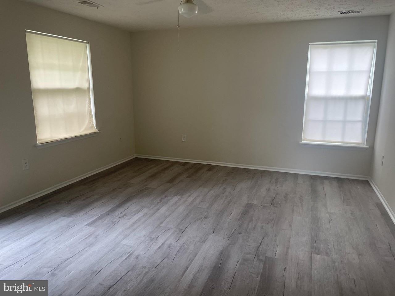 2409 York Ct - Photo 3 of 14