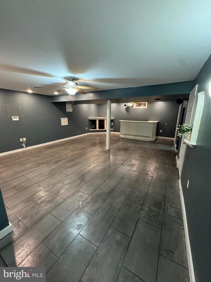 8834 Chiswick Ct - Photo 3 of 35