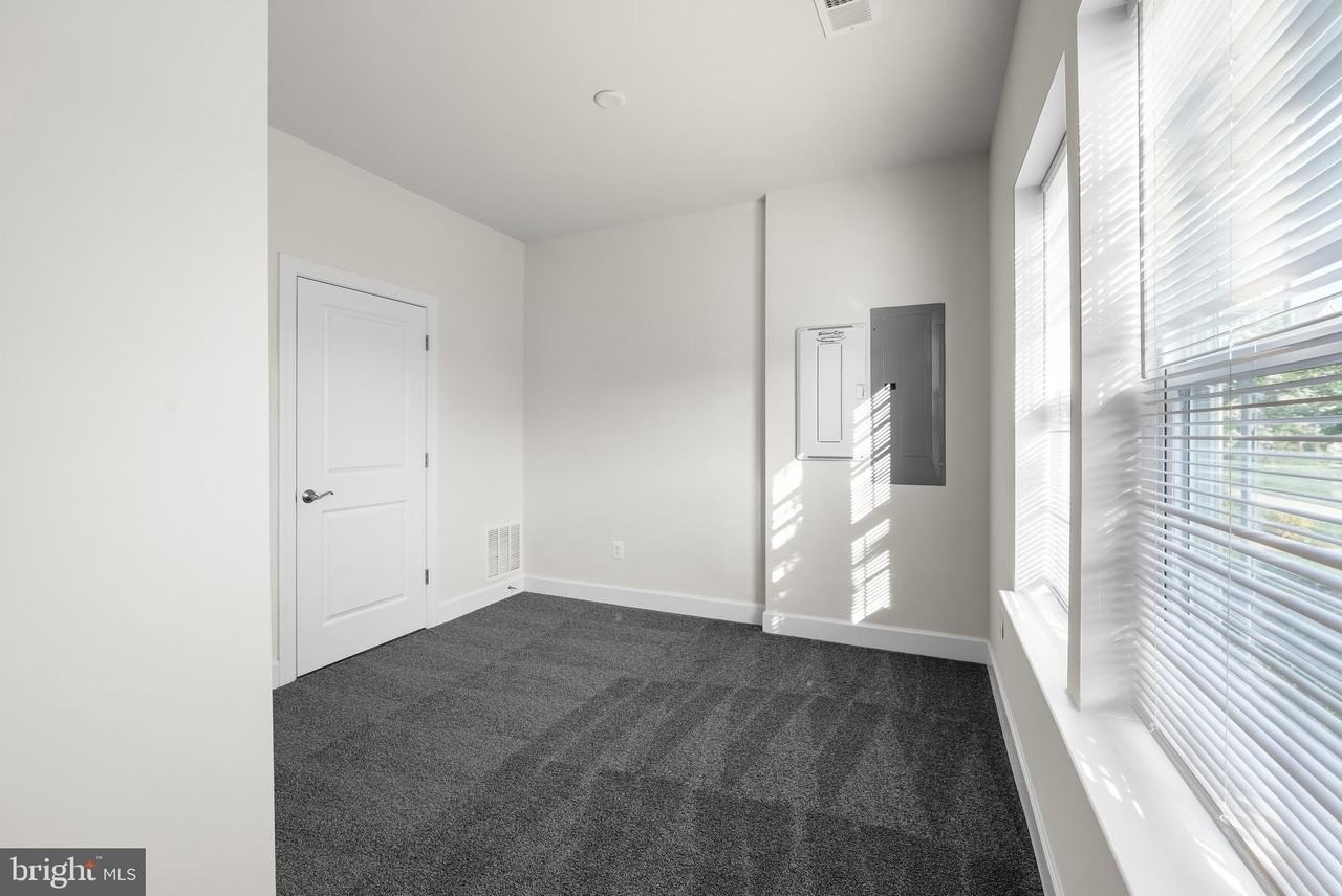 2962 Chalkstone Place - Photo 4 of 33