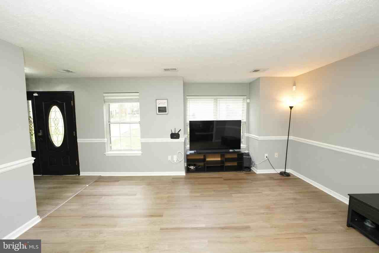 4120 Lancaster Cir - Photo 3 of 50