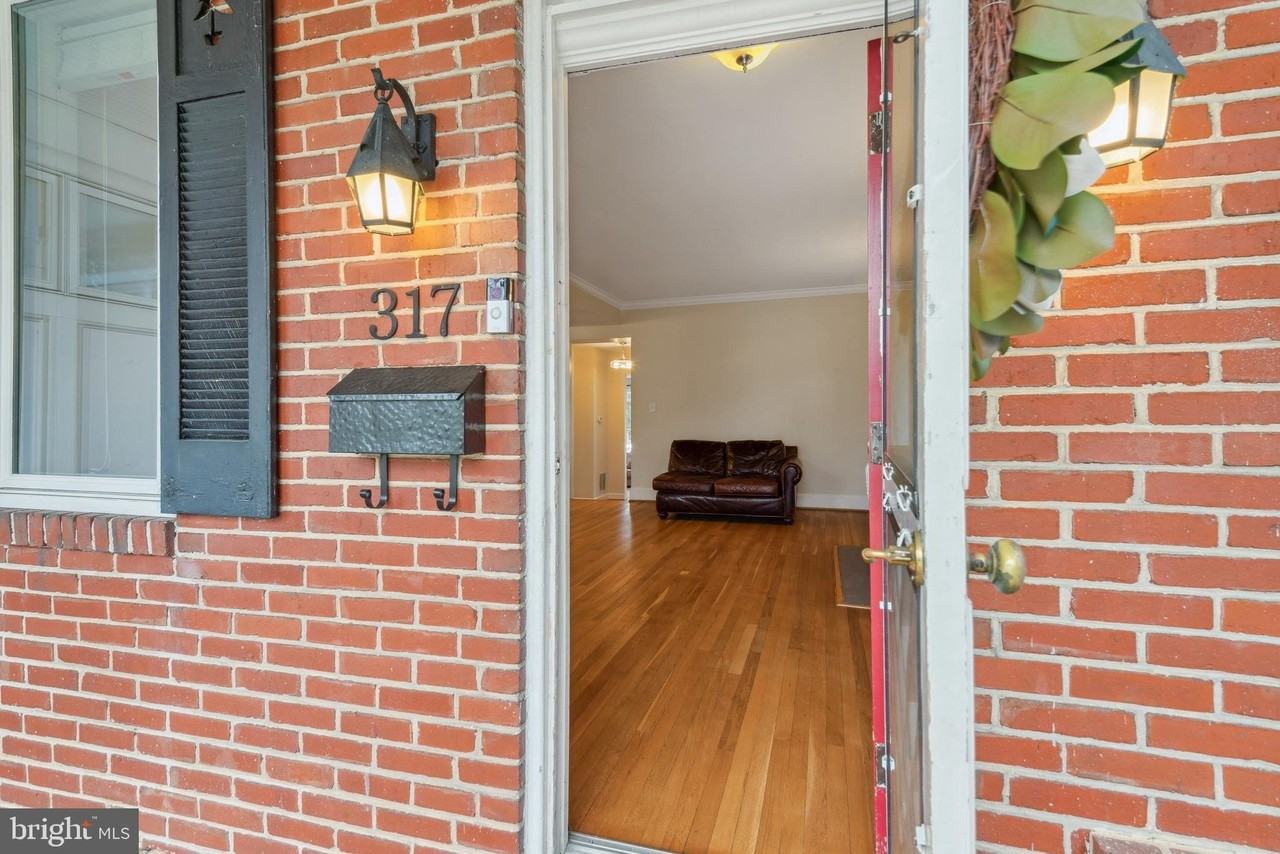 317 W College Ter - Photo 5 of 50