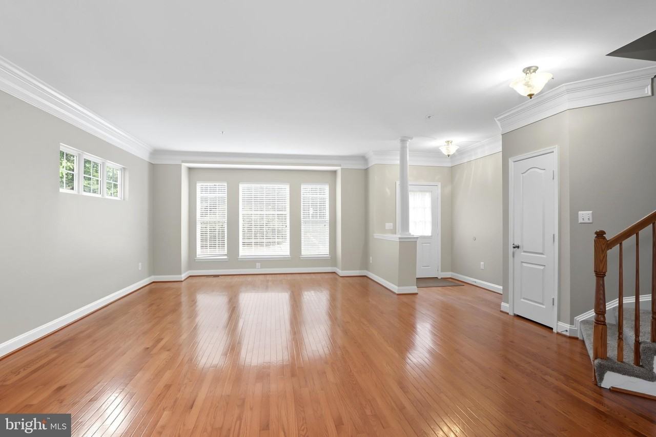 10228 Nuthatch Dr - Photo 7 of 38