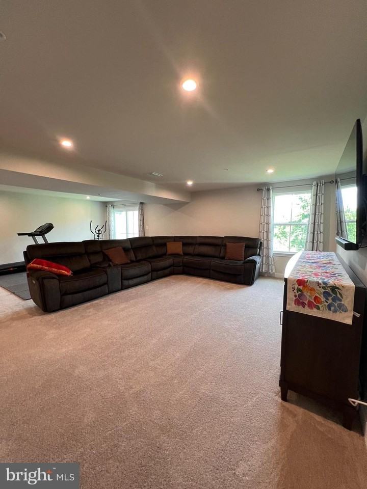 3115 Strasbaugh Dr - Photo 3 of 37