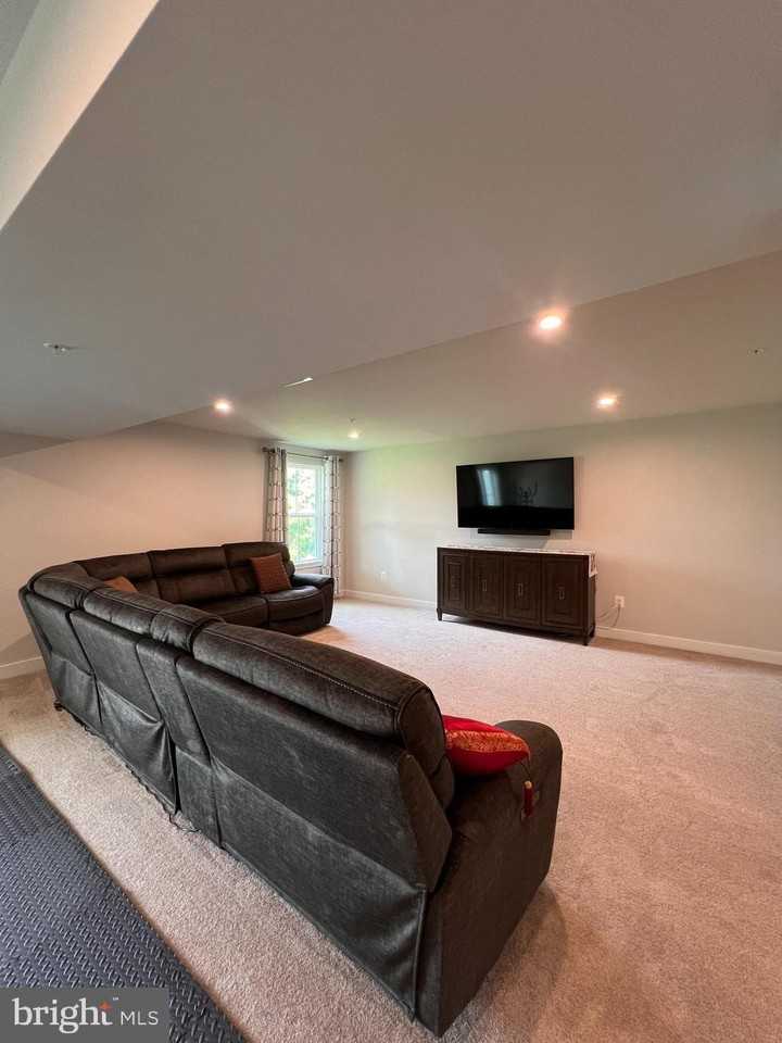 3115 Strasbaugh Dr - Photo 4 of 37