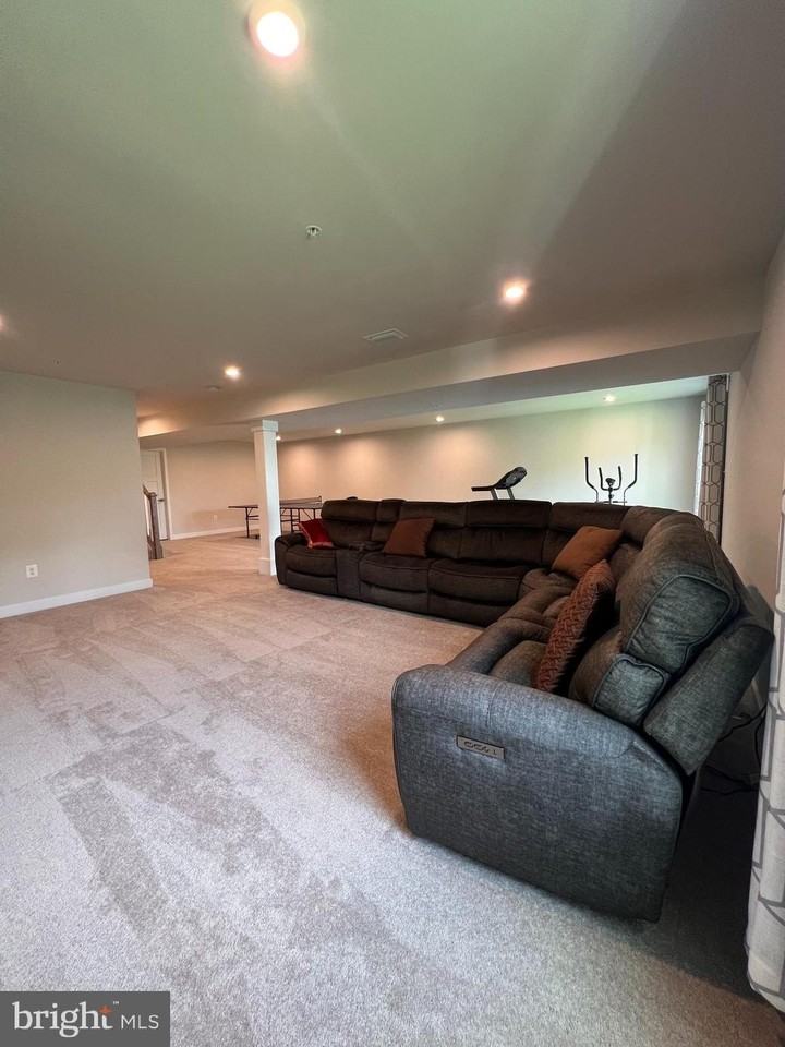 3115 Strasbaugh Dr - Photo 5 of 37