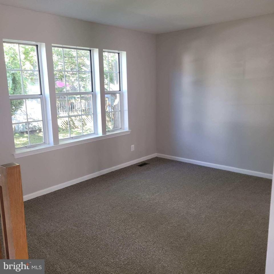 733 Orley Pl - Photo 5 of 37