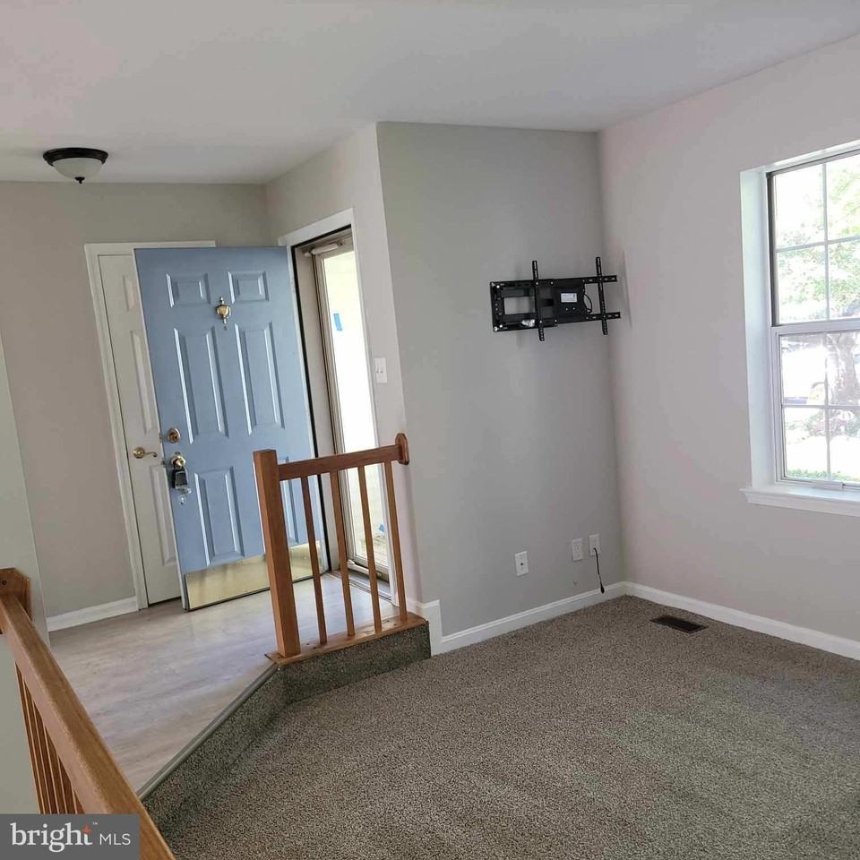 733 Orley Pl - Photo 3 of 37