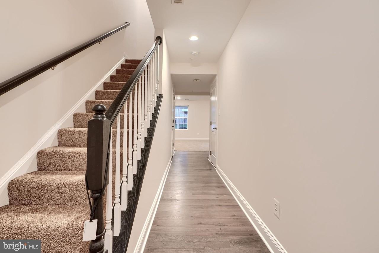 1309 Spindrift Rd - Photo 2 of 27