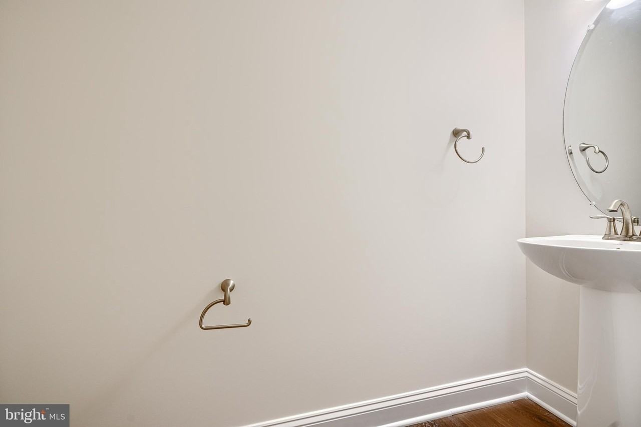 1309 Spindrift Rd - Photo 5 of 27