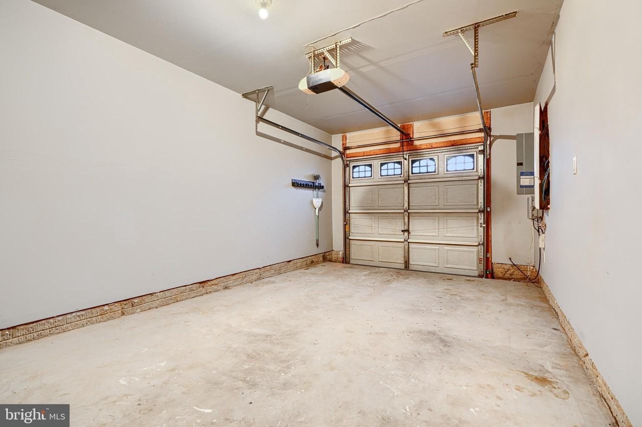 1309 Spindrift Rd - Photo 6 of 27