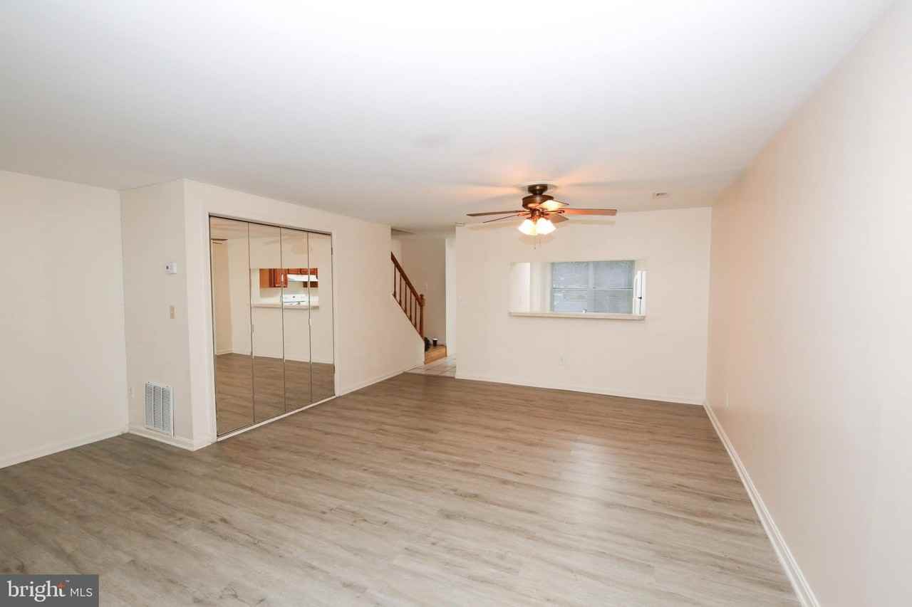 1243 Independence Sq - Photo 3 of 19