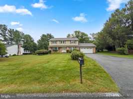 featured image of 10034 Chatelaine Cir