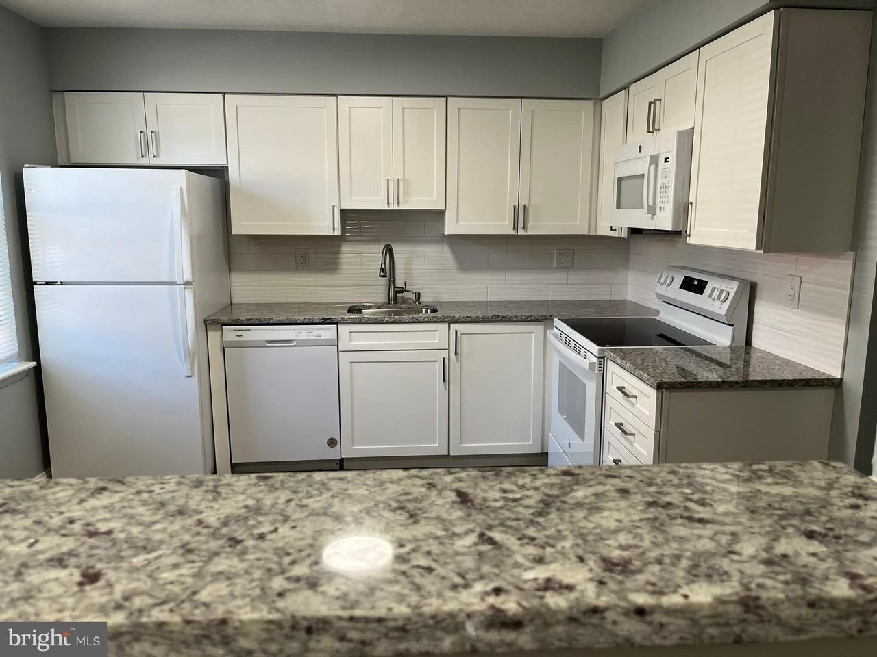 8523 Pine Run Ct - Photo 2 of 18