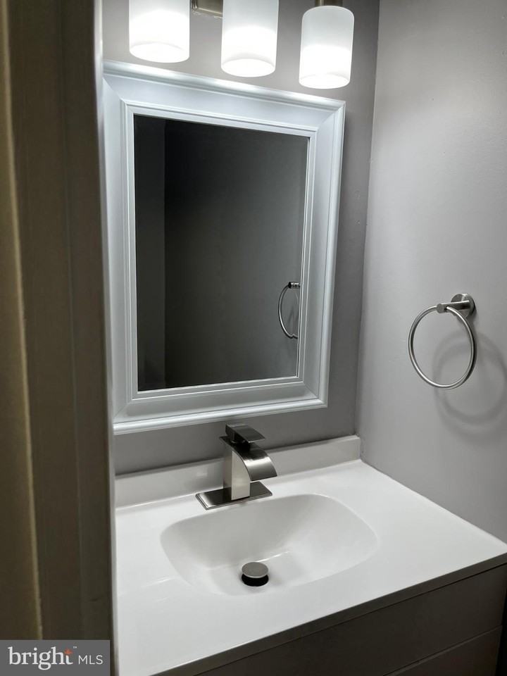 8523 Pine Run Ct - Photo 4 of 18