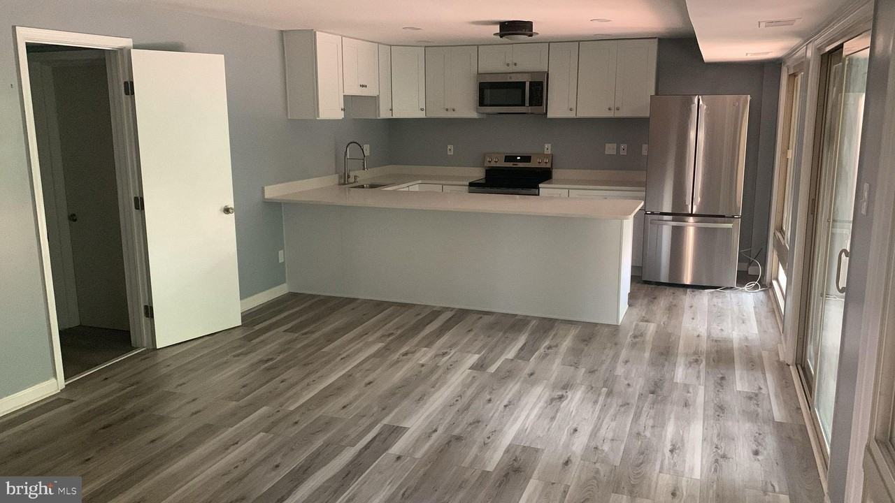 11823 Falls Rd - Photo 3 of 8