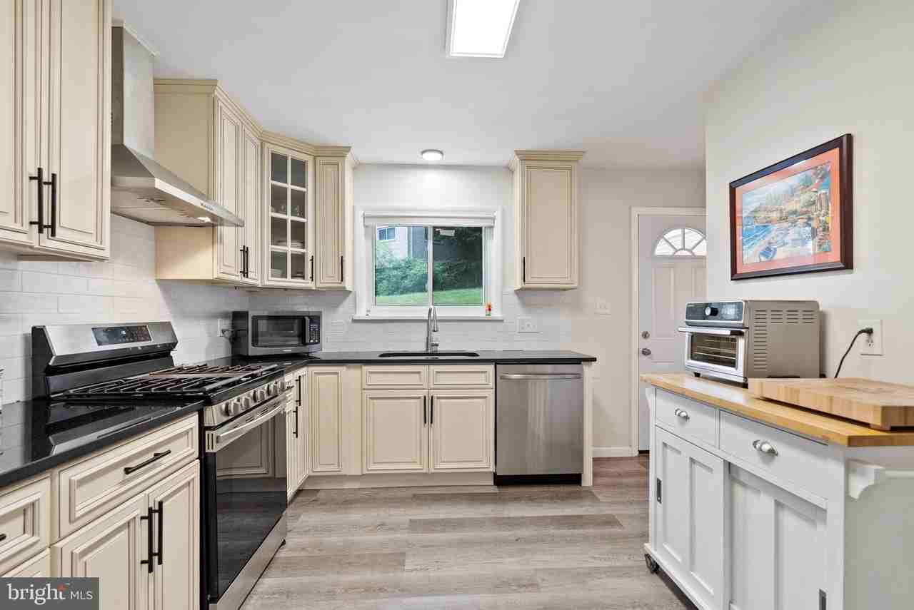 7409 Aspen Avenue - Photo 3 of 50