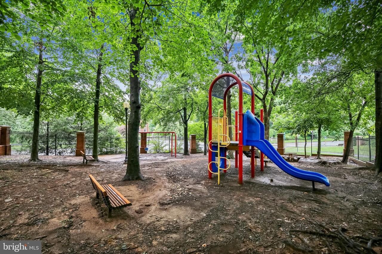 10555 Tuckerman Heights Circle - Photo 6 of 50