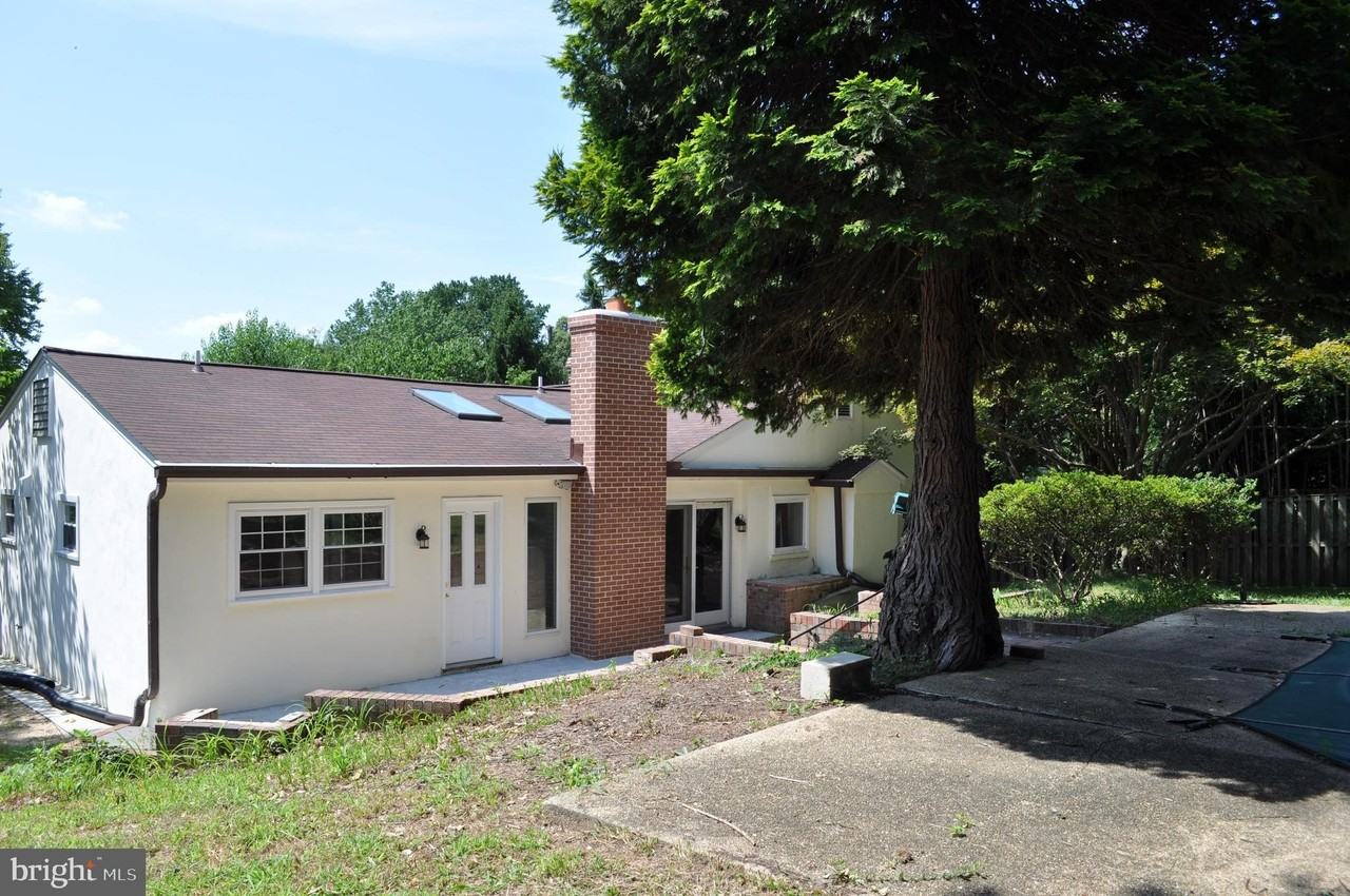 4302 Locust Lane - Photo 2 of 25