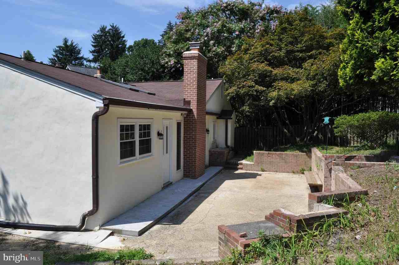 4302 Locust Lane - Photo 4 of 25