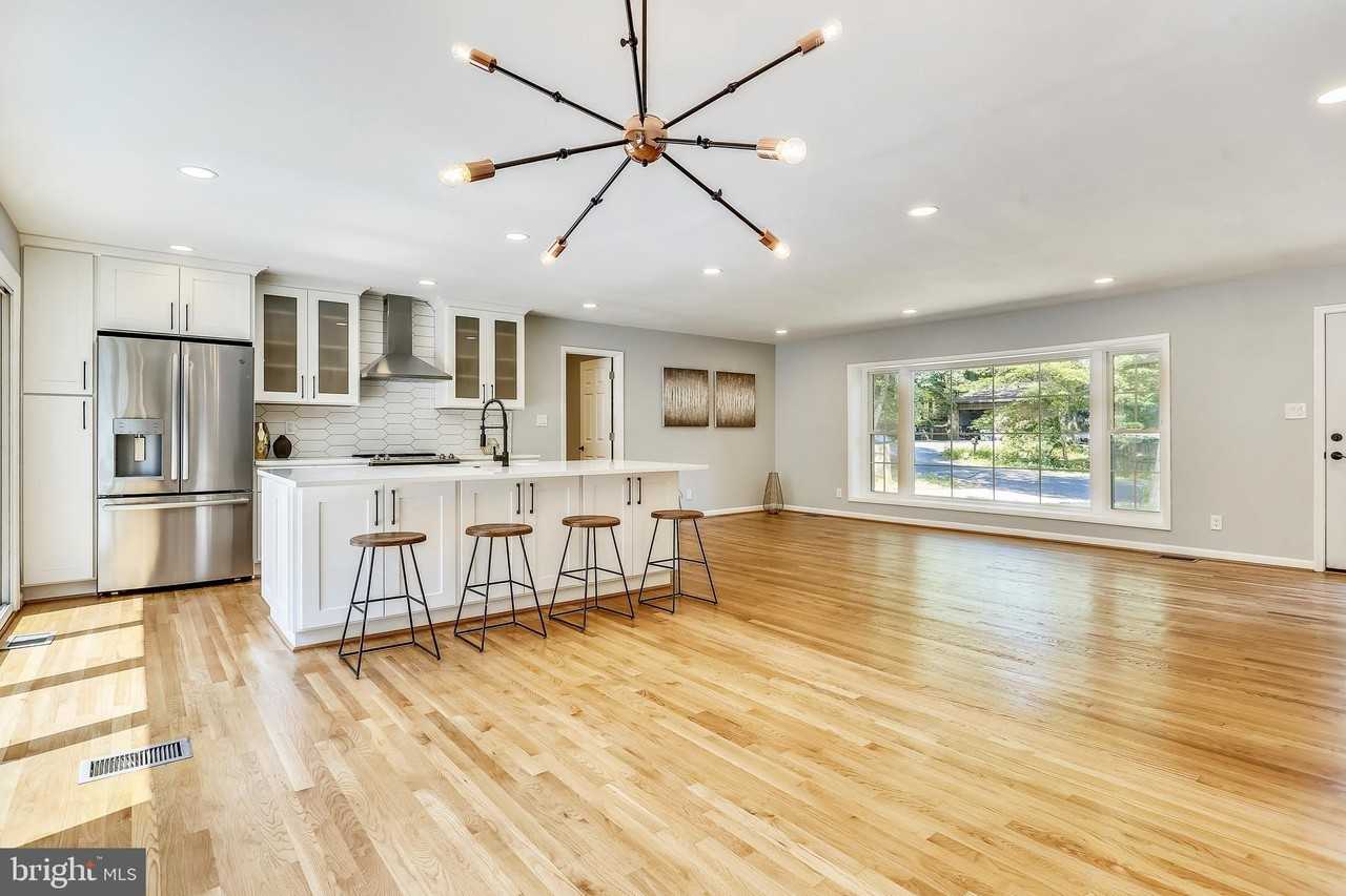 6408 81st St - Photo 4 of 40