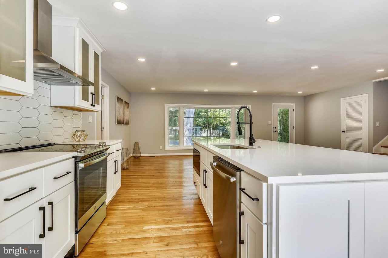 6408 81st St - Photo 6 of 40