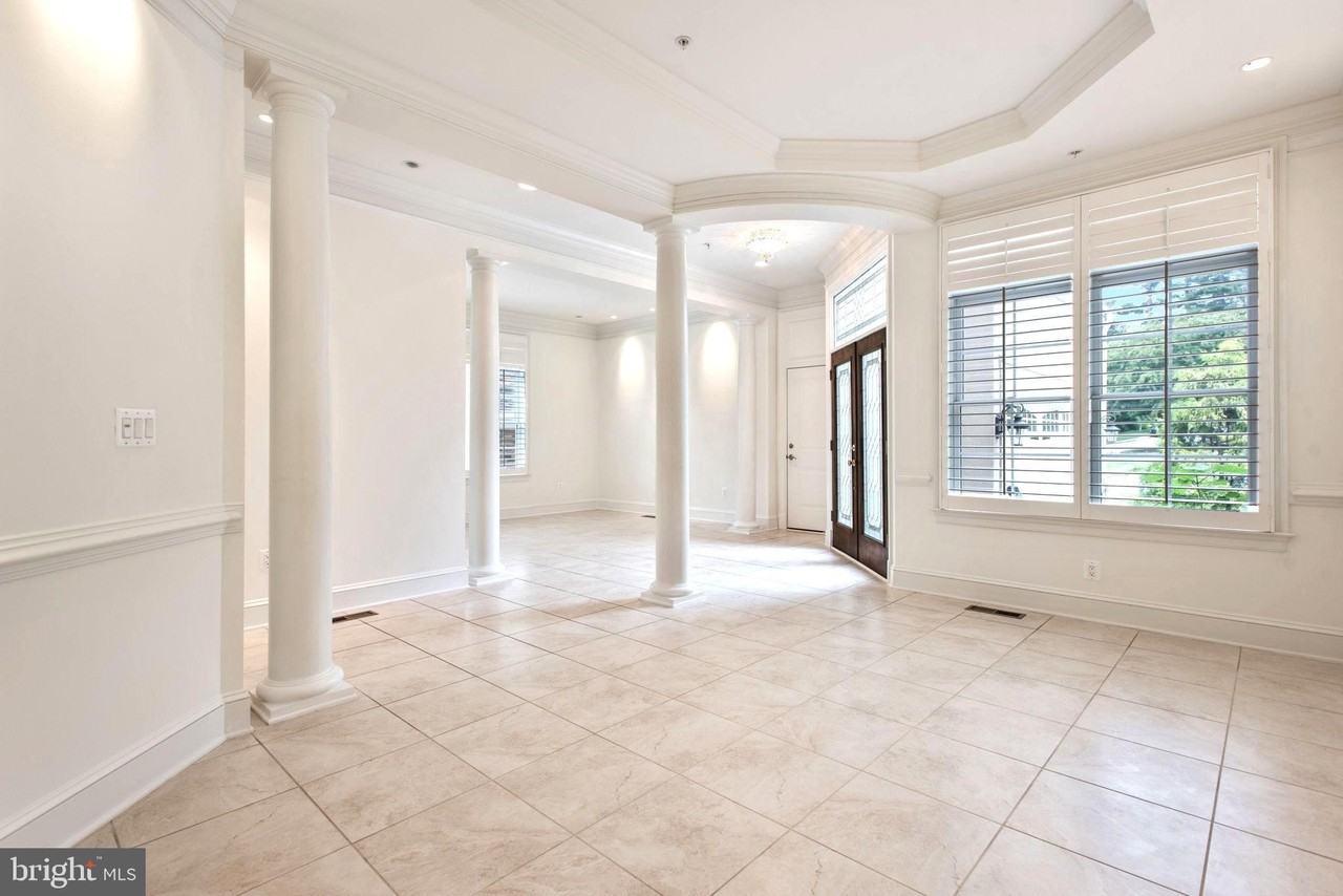 8319 Quarry Manor Ter - Photo 6 of 50