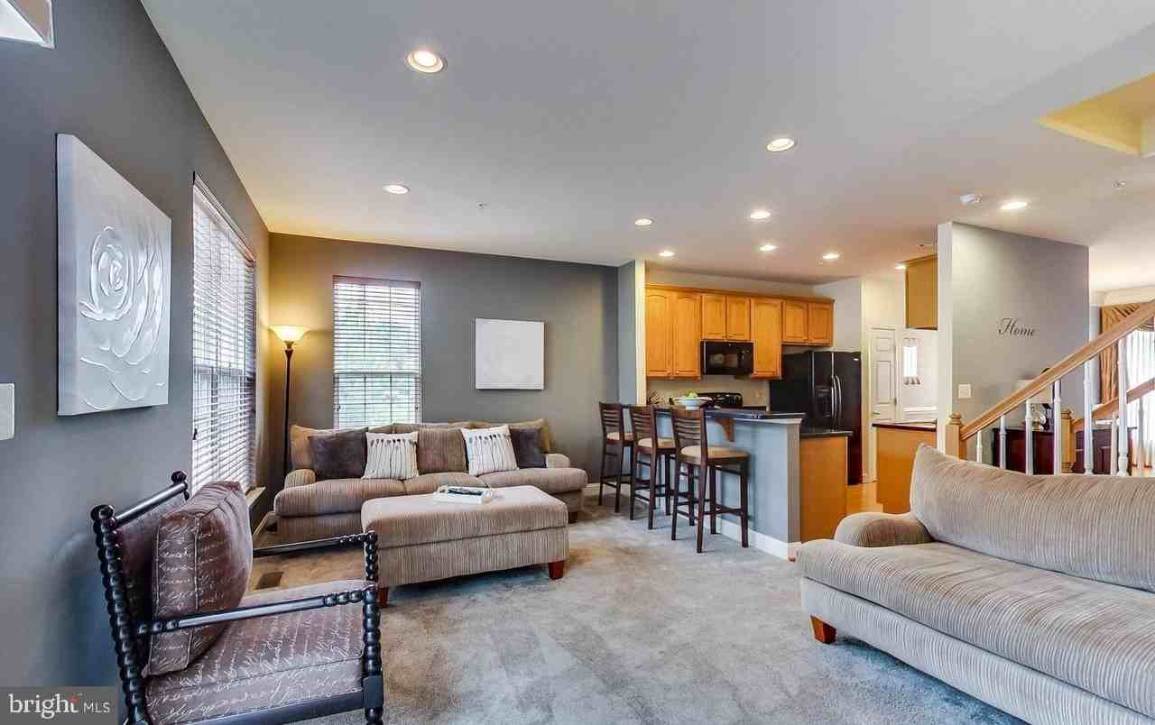 3928 Bryant Park Circle - Photo 7 of 24