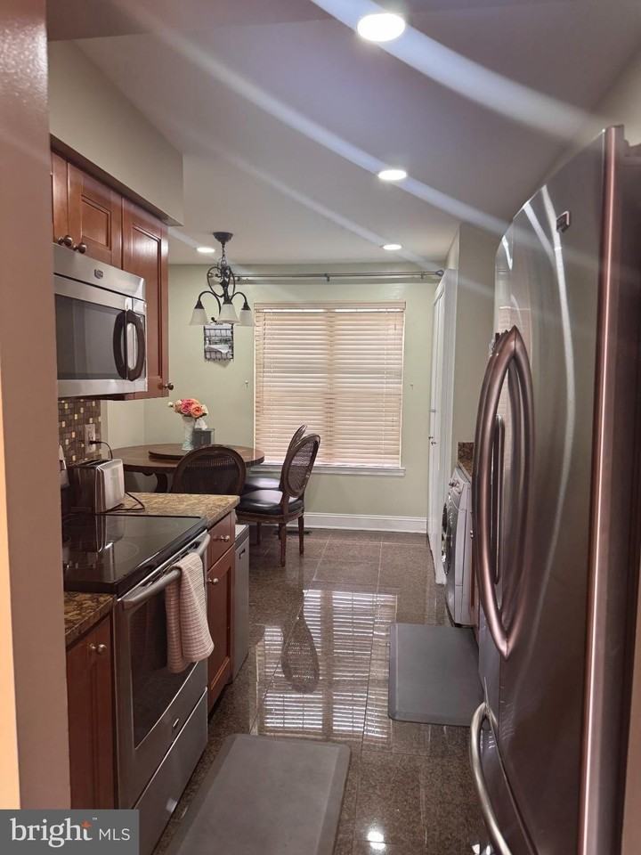 14919 Dinsdale Dr - Photo 3 of 22