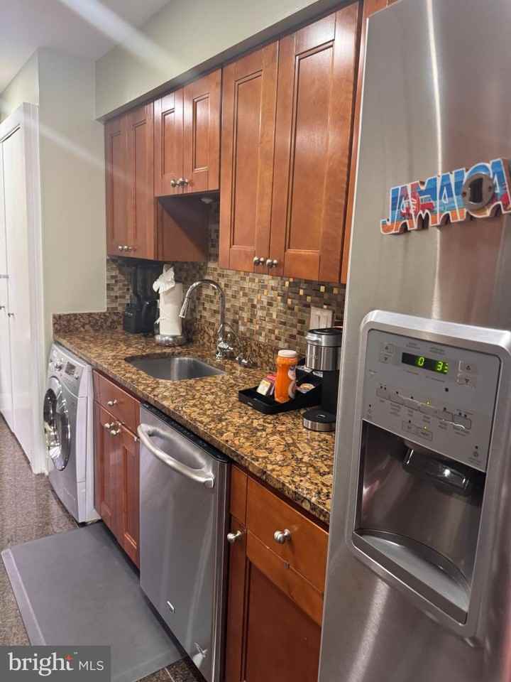 14919 Dinsdale Dr - Photo 4 of 22