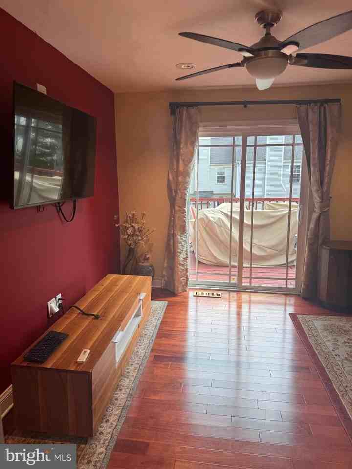 14919 Dinsdale Dr - Photo 5 of 22