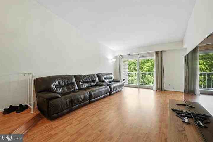 20315 Beaconfield Ter Apt 202 #202 - Photo 4 of 25