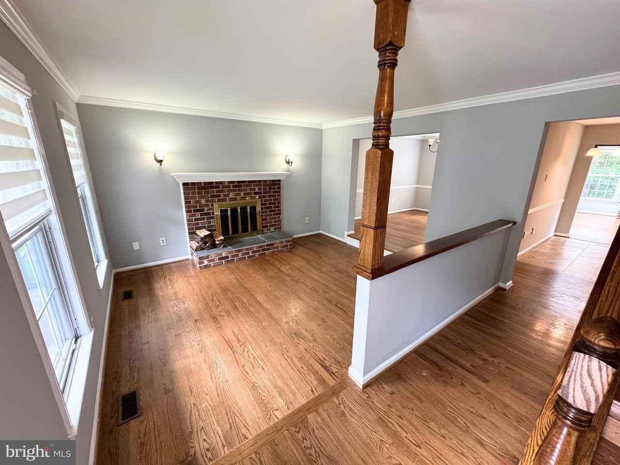 3063 Schubert Dr - Photo 6 of 50