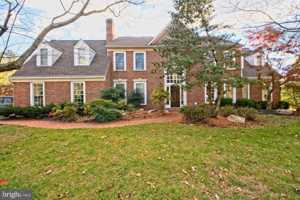featured image of 1215 Heritage Hills Dr