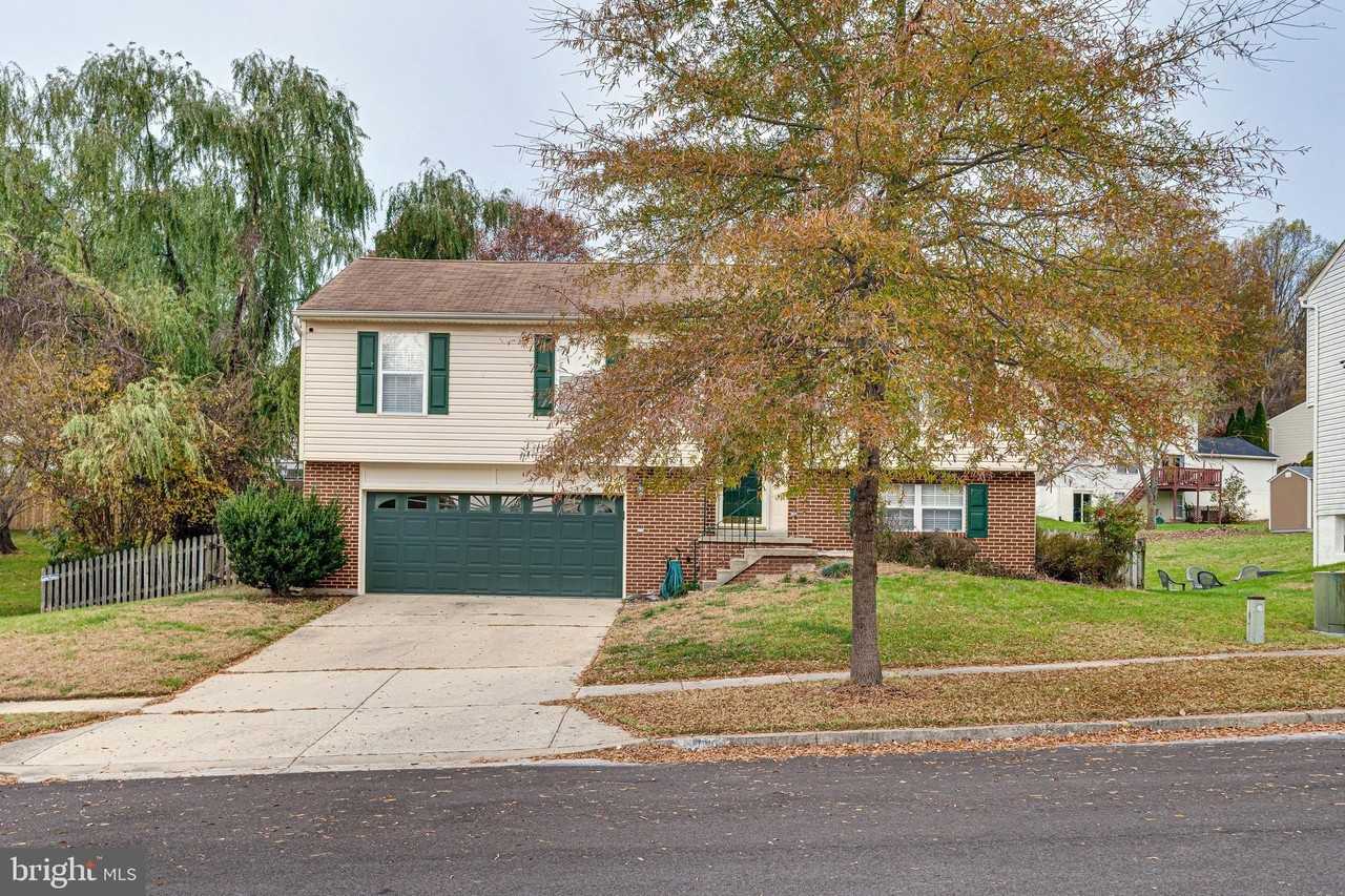 9701 Grandhaven Ave - Photo 2 of 48