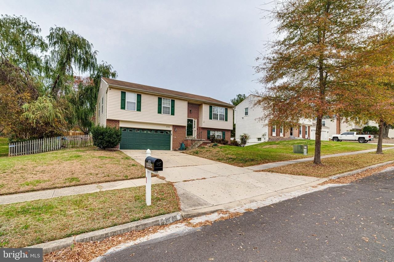 9701 Grandhaven Ave - Photo 3 of 48