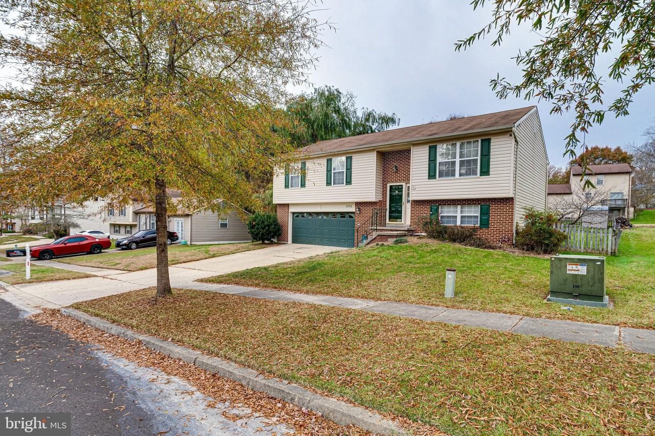 9701 Grandhaven Ave - Photo 4 of 48