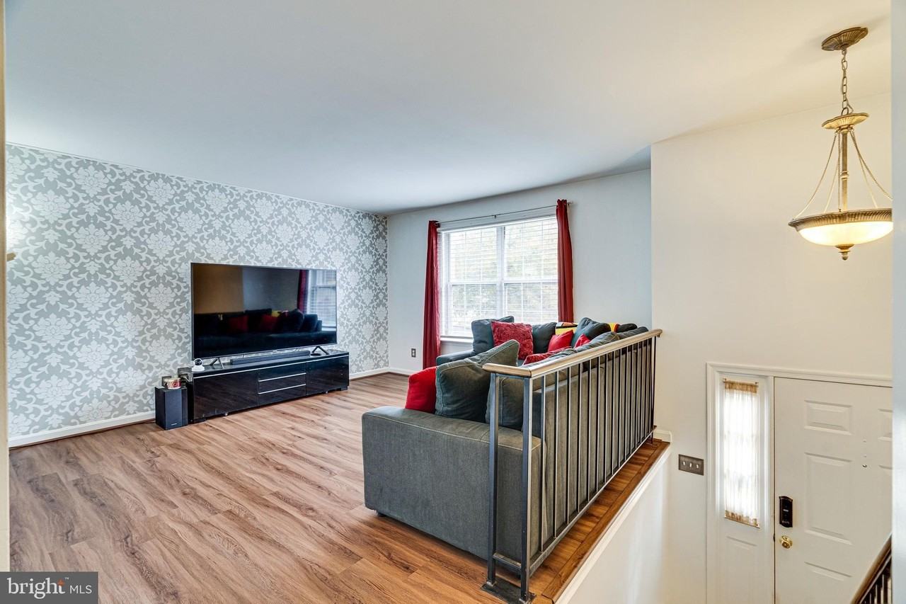 9701 Grandhaven Ave - Photo 6 of 48