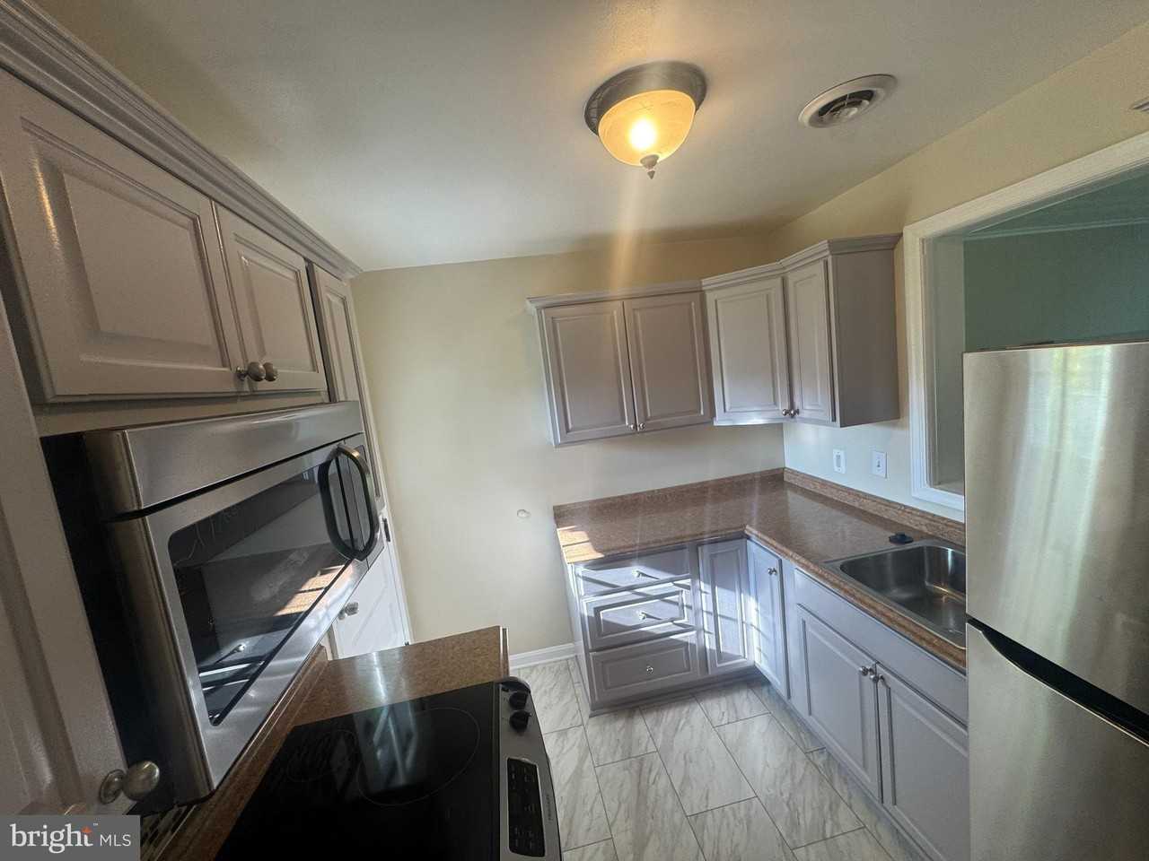 2810 Xavier Ln - Photo 2 of 27